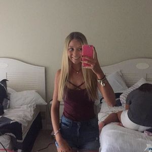 Meet your Posher, Val